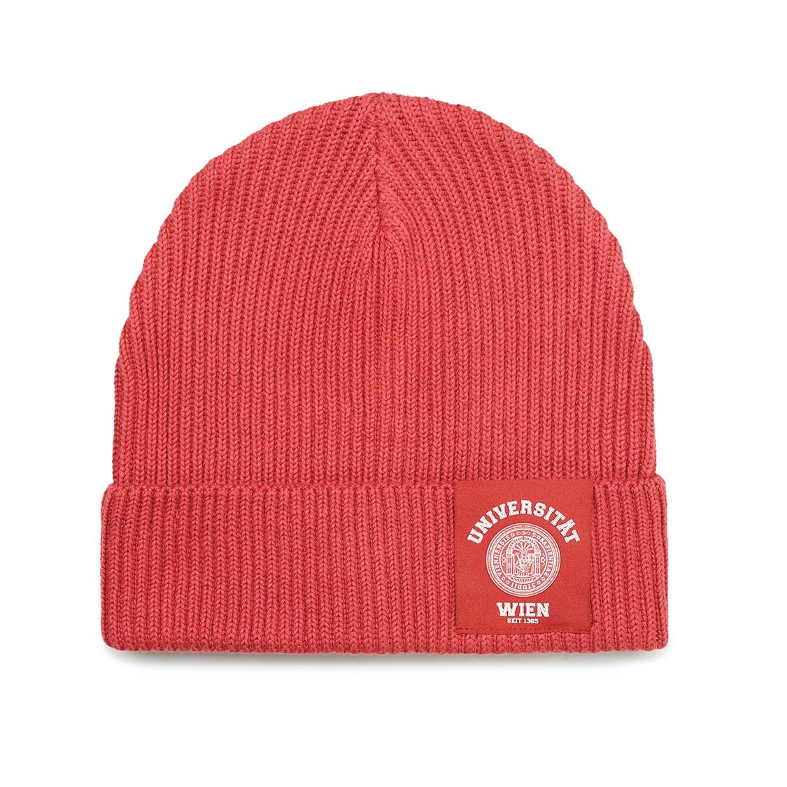 Gestrickte Beanie in Korallrot mit Umschlag; vorn Patch mit weißem Siegel und Schrift „Universität Wien – Seit 1365“.