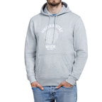 Hellgrauer Hoodie mit Kängurutasche; vorne weißes Siegel und Schriftzug „UNIVERSITÄT WIEN – SEIT 1365“.