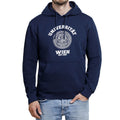 Dunkelblauer Hoodie mit Kängurutasche; vorne großes Siegel und Schriftzug „UNIVERSITÄT WIEN – SEIT 1365“.