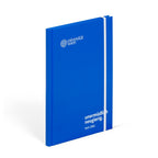 Cover des Notizbuchs, vollflächig blau, mit Logo der Universität Wien und dem Claim "unermüdlich neugierig" in weiß bedruckt.
