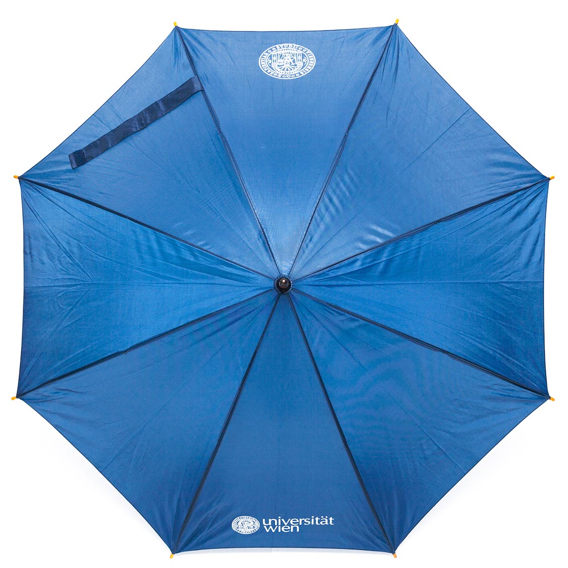 Vogelperspektive des blauen Regenschirms, an einem Ende bedruckt mit Logo der Universität Wien, am anderen Ende mit dem Siegel des Logos (beides in weiß).