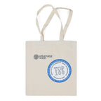 Helle Canvas‑Tote mit langen Henkeln; links oben das Logo der Universität Wien, darunter ein runder blauer „TOP 100“-Badge mit umlaufender Schrift.